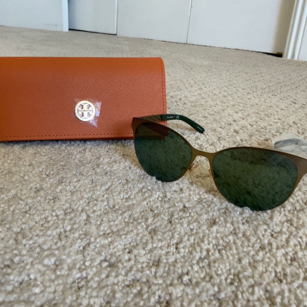 TORY BURCH VINTAGE GOLD SUNGLASSES